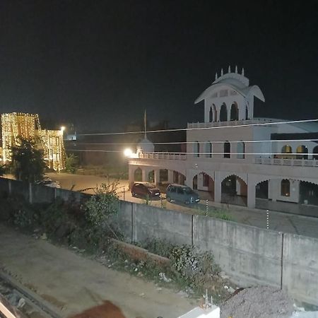 Hotel Jaipur In, Jatipura Parikrama Marg Near Mukharvind Temple Govardhan Екстериор снимка