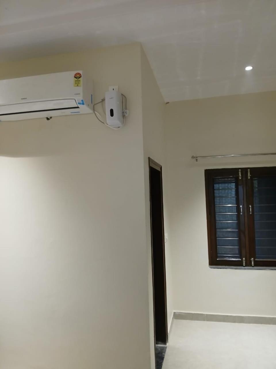 Hotel Jaipur In, Jatipura Parikrama Marg Near Mukharvind Temple Govardhan Екстериор снимка