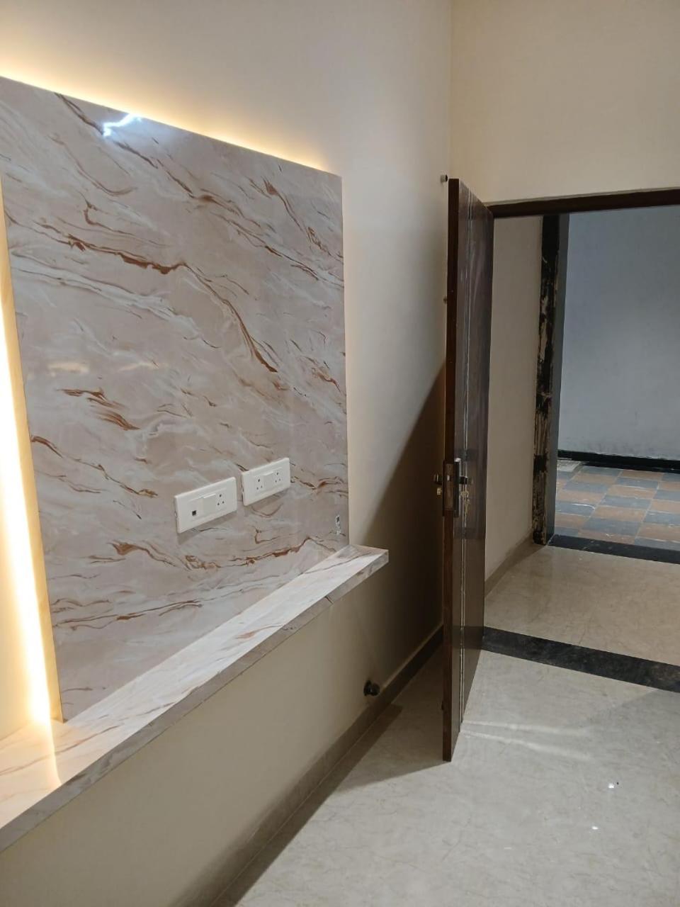 Hotel Jaipur In, Jatipura Parikrama Marg Near Mukharvind Temple Govardhan Екстериор снимка
